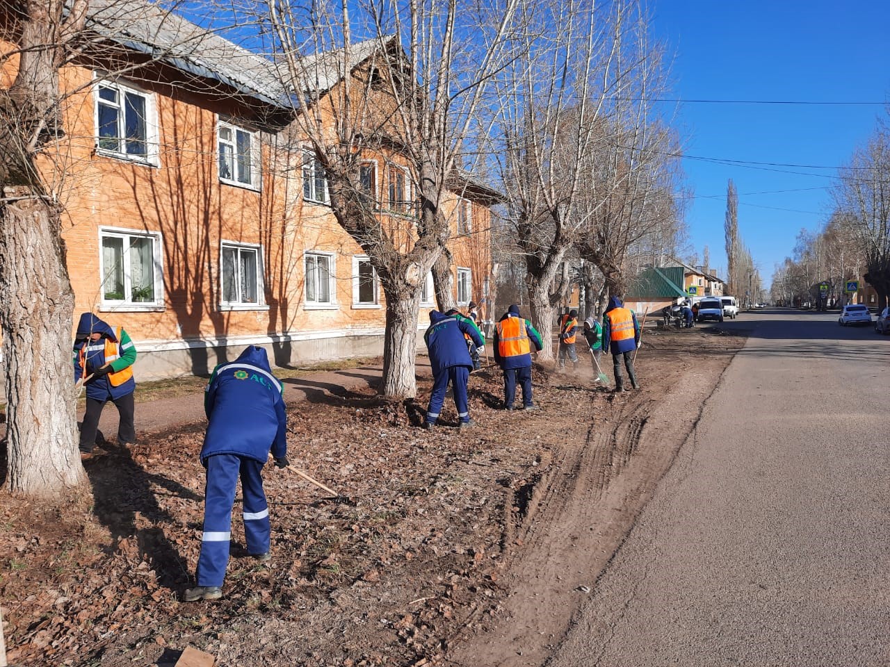 Работники ООО «АСТ» приняли участие в субботнике на ул. Воинов-Интернационалистов в городе Стерлитамак