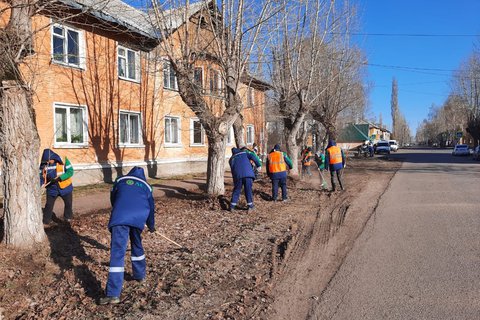 Работники ООО «АСТ» приняли участие в субботнике на ул. Воинов-Интернационалистов в городе Стерлитамак