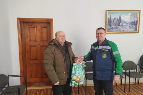 Сотрудники ООО «АСТ» поздравили пенсионеров МУП ЭС с профессиональным праздником